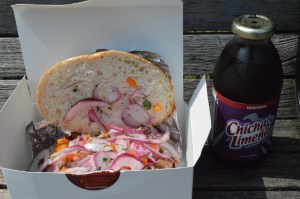 Pan con Chicharron y Chicha Morada