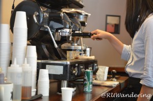 Caffe Bellezza pulling an espresso shot
