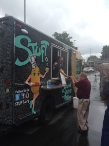 Stuft handing out food